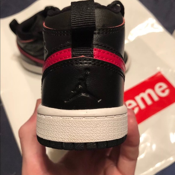 Nike Jordan 1 Black/Gym Red - Picture 7 of 8